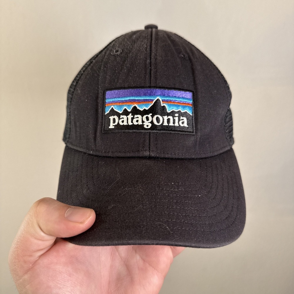 Patagonia P-6 Logo Trucker Hat Black Snapback Organic Cotton Mesh Cap
